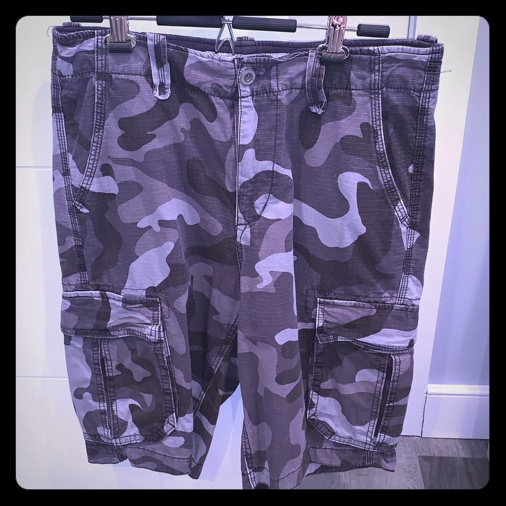American Eagle Men’s Cargo Shorts